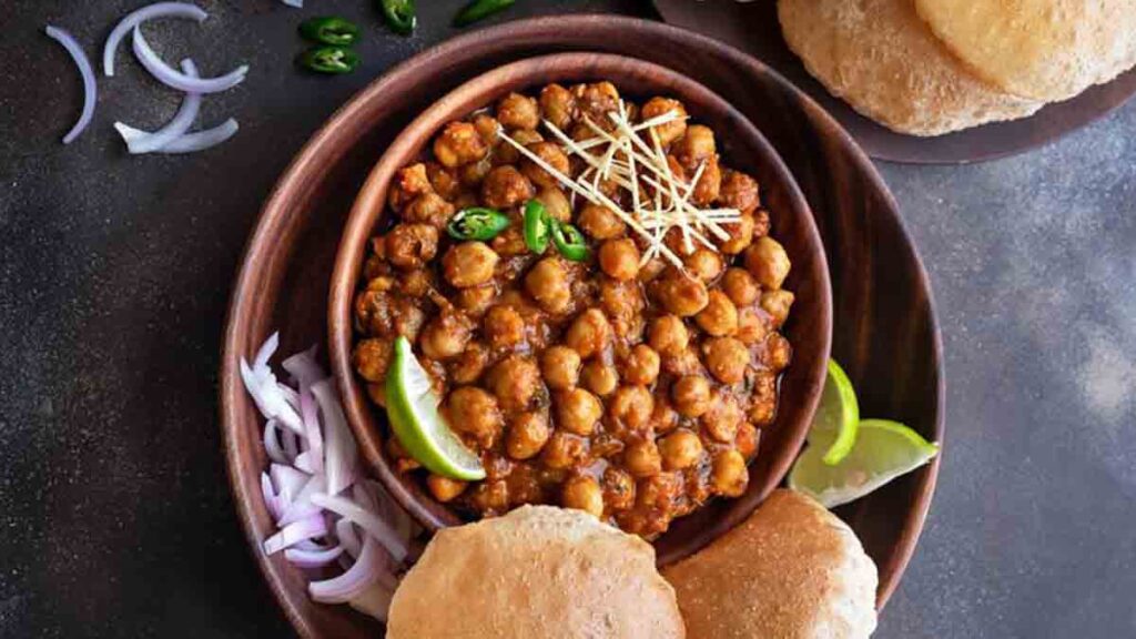 plato de comida de chana masala comida india